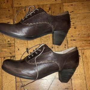 Casta Elegant women Brown laced Leather Shoes, very comfortable 40(9.5/10)